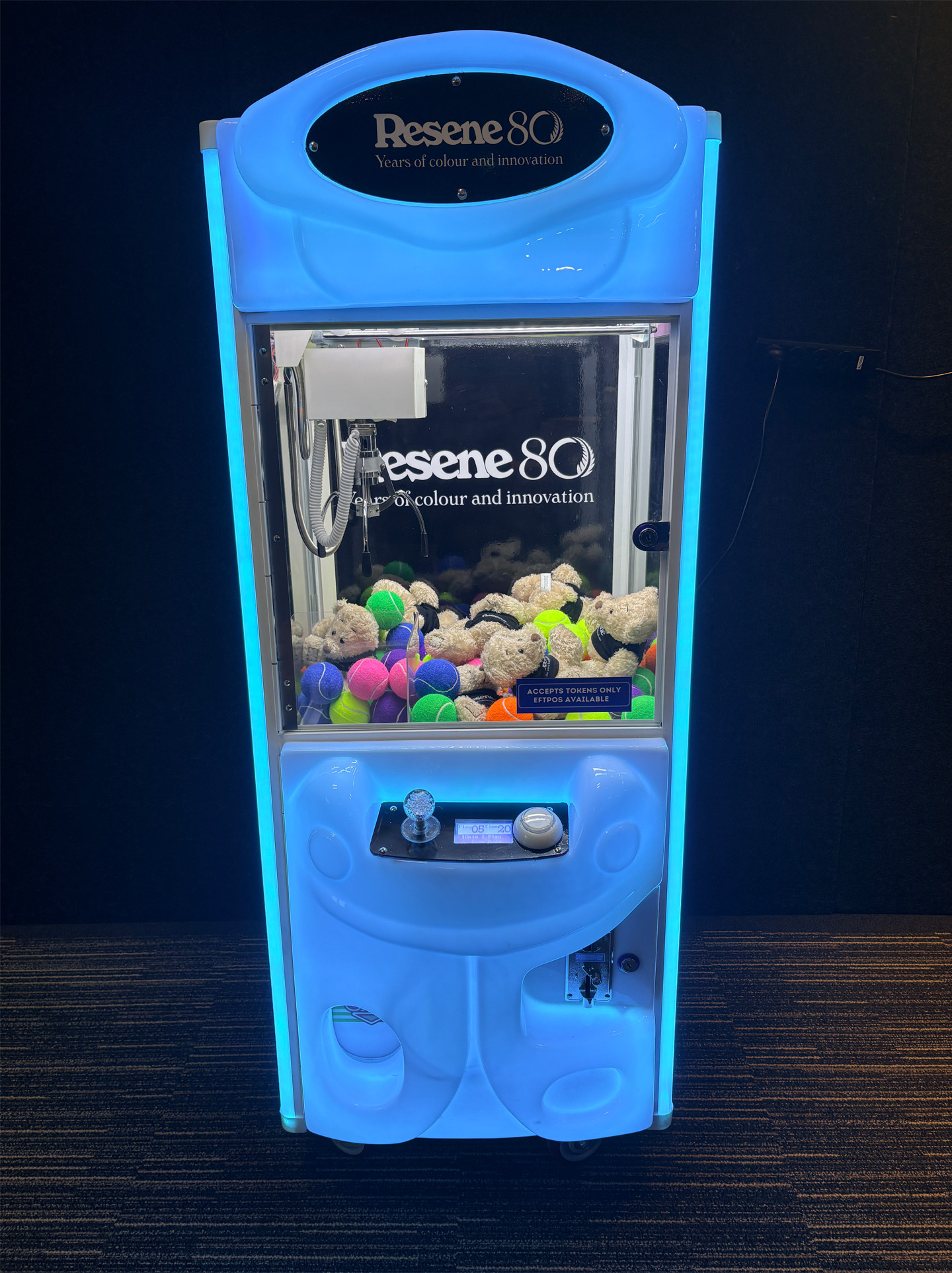 claw machine blue